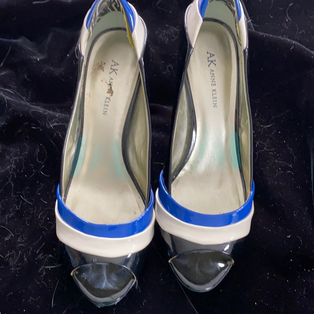 Peep toe patent leather